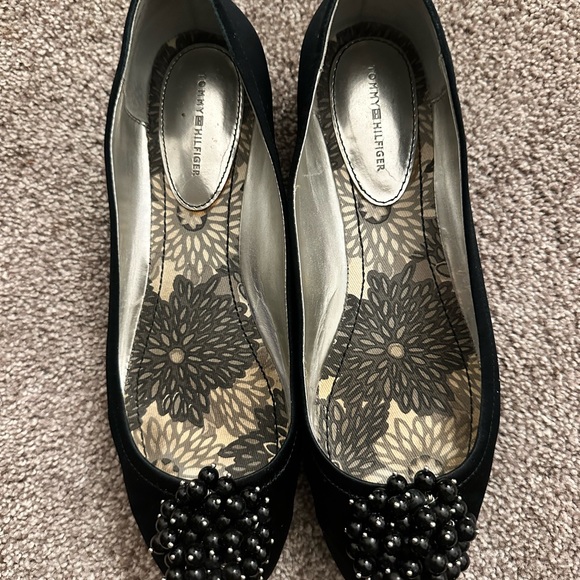 Tommy Hilfiger fancy flats! Ready to party in comfort🎉 - Picture 2 of 4